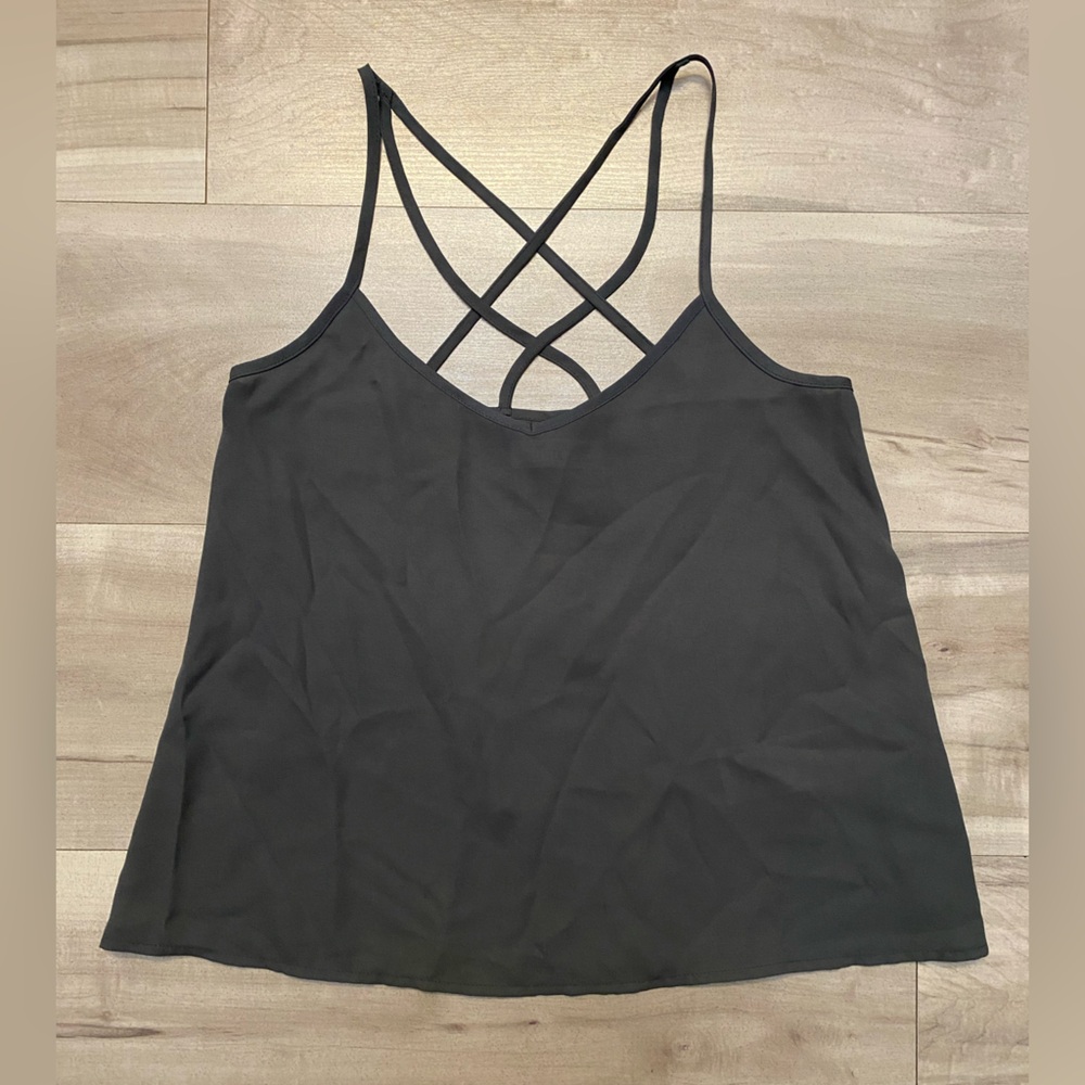 Hollister Gray Cross-Back Strappy Flowy tank top